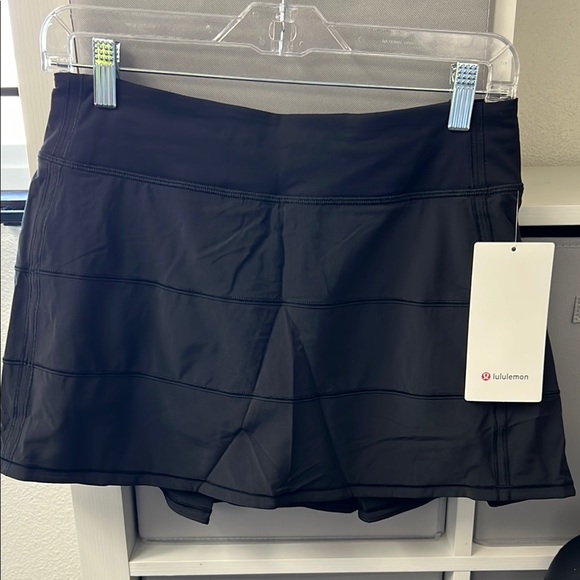 lululemon athletica Pants - Lululemon Size 6 Black Pace Rival MR Skirt Long. NWT